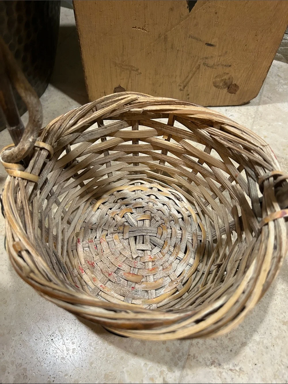 vintage handwoven wicker basket w/ rustic tree limb branch handle & 3D Apples